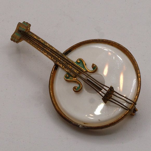 Vintage Spanish Stringed Banjo Pearly Center Green Enamel Brass Tone Brooch - Picture 6 of 13